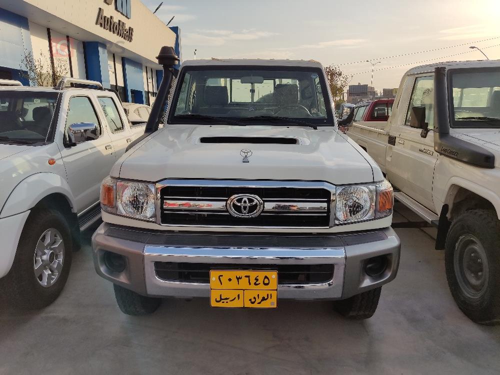 تويوتا لاند كروزر 70 بيك اب